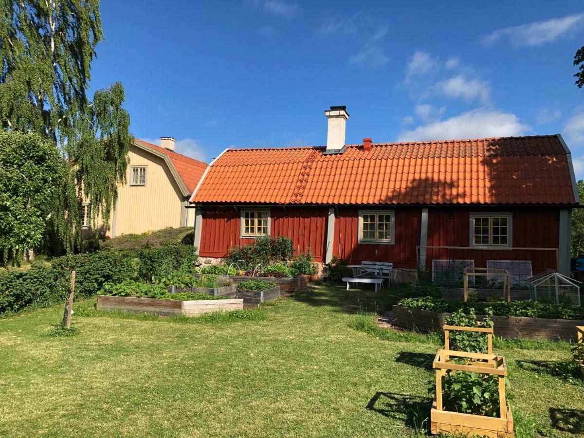Old Wing Villa Enkoping Exterior photo